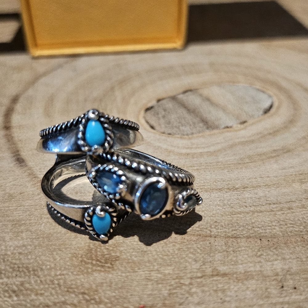 Vintage Moonstone Style Ring. Has 2 different styles!! Size 6.5